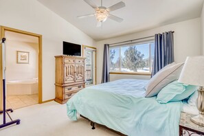 2 Schlafzimmer, Schreibtisch, Bügeleisen/Bügelbrett, WLAN