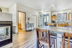 Interior - Two-story townhome on Ridge Golf Course with pools, hot tubs, gyms, tennis (Eagle Crest)