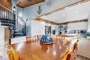 Dining - Beautiful oceanview home with enclosed yard, washer/dryer, WiFi, & Netflix (Brookings)