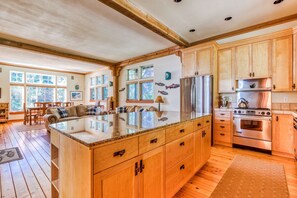 Interior - Beautiful mountain retreat with 2 suites & bunkroom, walk to dining & amenities (Government Camp)