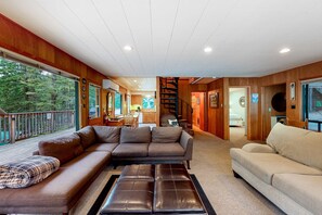 TV, fireplace, offices
