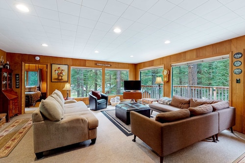Dog-Friendly Home near Wallowa Lake w/Wraparound Deck, Free WiFi, Great Location