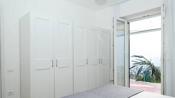 Basic Apartment, Courtyard View | Desk