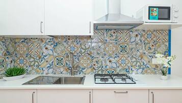 Superior Apartment, Courtyard View | Private kitchen