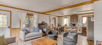 Recently updated in 2024-Large, dog-friendly home with covered deck