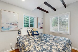 3 habitaciones, tabla de planchar con plancha, cuna de viaje y wifi 