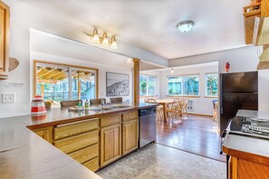 Fridge, microwave, oven, stovetop - Dog-Friendly Home with Wood-Burning Fireplace and Ocean Views - Near the beach (Coos Bay)