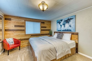 3 bedrooms, iron/ironing board, WiFi, bed sheets - Remodeled, dog-friendly Willamette Valley home with large fenced yard (Eugene)