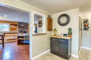 Interior - Remodeled, dog-friendly Willamette Valley home with large fenced yard (Eugene)