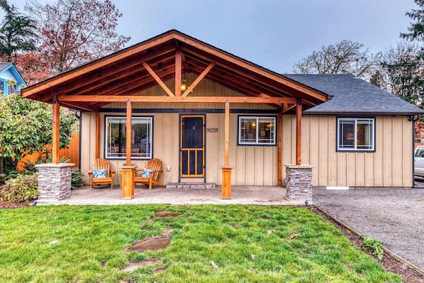 Exterior - Remodeled, dog-friendly Willamette Valley home with large fenced yard (Eugene)