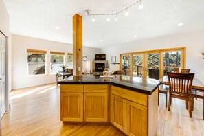 Interior - Beautiful Home with Ocean and Yaquina Lighthouse Views - Walk to the Beach (Newport)