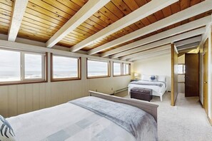 4 bedrooms, iron/ironing board, travel cot, WiFi - Oceanfront Home with Stunning Views & Private Beach Access - Dogs OK (Seal Rock)