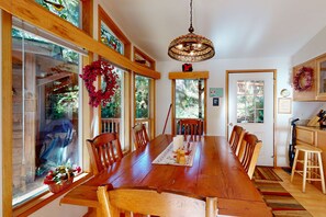 Dining - Tree-lined cabin with studio & gorgeous decks, just up from Whaleshead Beach (Brookings)