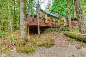 Exterior - Historic Waterfront Cabin with Hot Tub & Salmon River Access - Dog-Friendly (Welches)