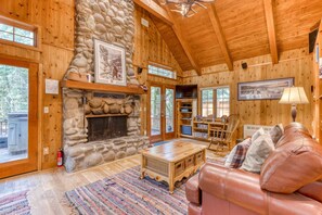 Living area - Historic Waterfront Cabin with Hot Tub & Salmon River Access - Dog-Friendly (Welches)