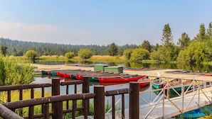 A lakeside dock with canoes and a wooden pier. - Dog-Friendly Condo Steps from the Village with Balcony, WiFi & Gas Fireplace (Sunriver)