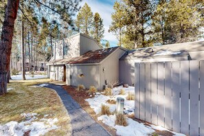 Exterior - Sunriver Condo with Private Hot Tub, WiFi, (Sunriver)