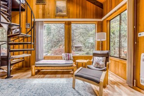 Interior - Spacious Mt Hood lodge with shared pool, private backyard and private hot tub (Rhododendron)