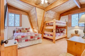 3 Schlafzimmer, Schreibtisch, Bügeleisen/Bügelbrett, WLAN