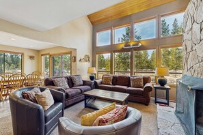 TV, fireplace, table football - Spacious Sunriver home with private hot tub & SHARC passes (Sunriver)