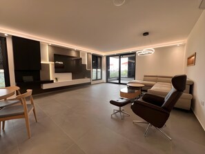 Smart TV, video games, ping pong - Luxury Villa Admiria Split - Heated Indoor Pool & Stunning Terrace (Split)