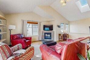 TV, fireplace, stereo, offices - Dog-friendly home near the ocean with gas fireplace & partial water views (Newport)