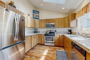 Fridge, microwave, oven, stovetop - Dog-friendly home near the ocean with gas fireplace & partial water views (Newport)