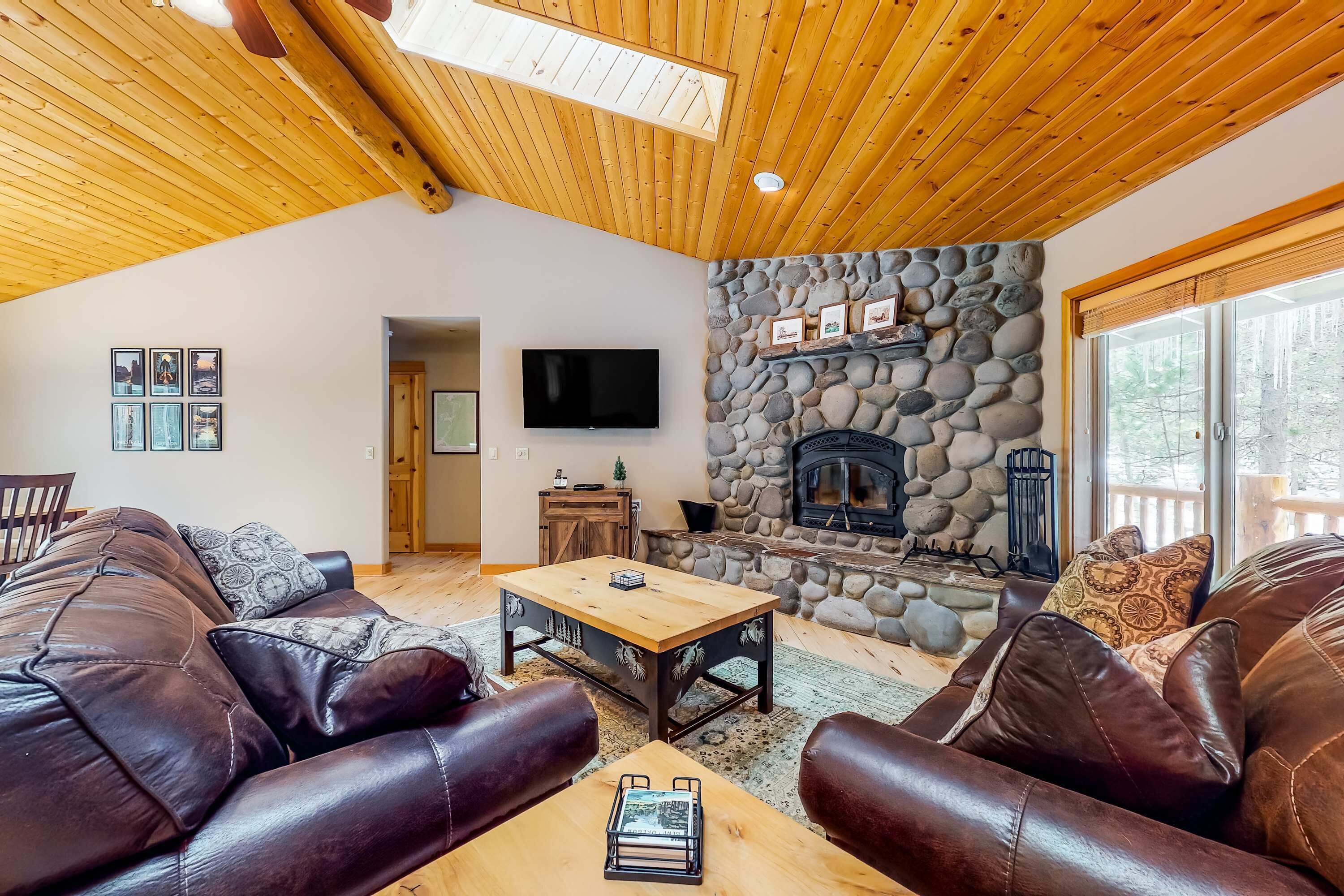 TV, fireplace, offices