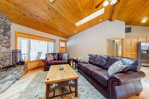 TV, fireplace, offices