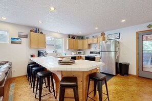 Fridge, microwave, oven, stovetop - Spacious home with full kitchen, deck & grill - walk to beach & state park (Manzanita)