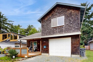 Exterior - Spacious home with full kitchen, deck & grill - walk to beach & state park (Manzanita)