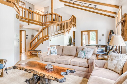 Modern, spacious getaway with private hot tub, wood fireplace, WiFi, & game room