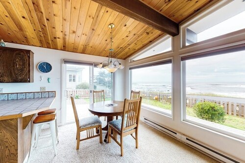 Oceanfront House with Private Hot Tub & Beach Access - Dog-Friendly