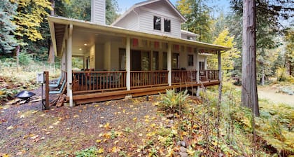 Charming riverfront apartment with kitchenette, grill, & central AC