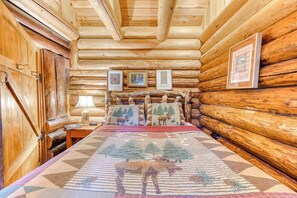 1 bedroom, desk, WiFi, bed sheets - Historic riverfront Steiner cabin in forest with firepit, deck, & patio lounging (Brightwood)