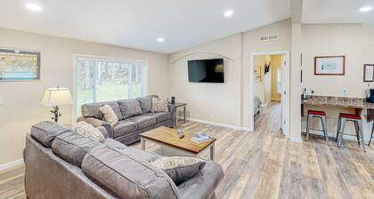 Modern, spacious home near the bay with grill, washer&dryer, & large yard