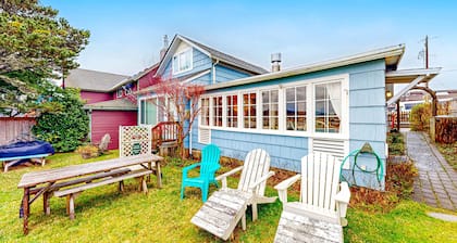 Beach House with Panoramic Bay Views, Walk to Bayfront Dining & Attractions