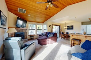TV, fireplace - Serene Condo with Private Hot Tub, Fireplace & Shared Pool - By Golf Course (Sunriver)