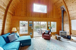 TV, DVD player, stereo, offices - Lovely dog-friendly home with firepit - walk to the beach & downtown (MCA #329) (Manzanita)