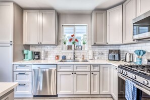 Fridge, microwave, oven, stovetop - Modern home with fenced yard, 4 blocks from the beach & downtown (Seaside)