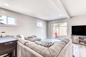 TV, offices - Modern home with fenced yard, 4 blocks from the beach & downtown (Seaside)