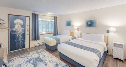 Retro-chic room near the beach with fast WiFI - walk to downtown hot spots