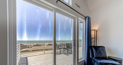 Dog-friendly oceanside home w/WiFi, ocean views, private W/D, deck, & fireplace