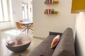 TV - iFlat | Stylish Crispi 20 Exclusive Apartment (Rome)