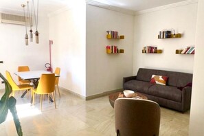 TV - iFlat | Stylish Crispi 20 Exclusive Apartment (Rome)