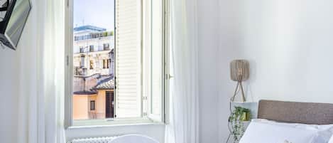 2 Schlafzimmer, Bügeleisen/Bügelbrett