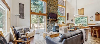 Ski home with mountain views & private hot tub - plus an additional apartment