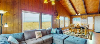Oceanfront home with a deck, washer&dryer, fireplace - two dogs welcome