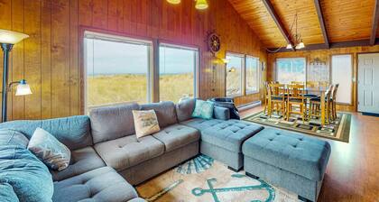 Oceanfront home with a deck, washer&dryer, fireplace - two dogs welcome