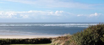 Beautifully renovated home across street from beach access - dogs welcome